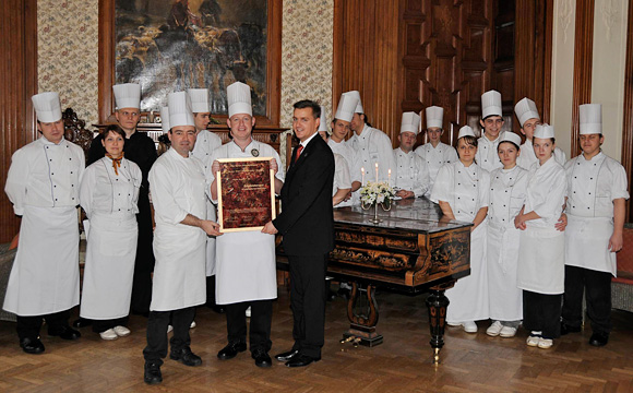 2008 Award-Hand-Out - Caviar Bar & Restaurant