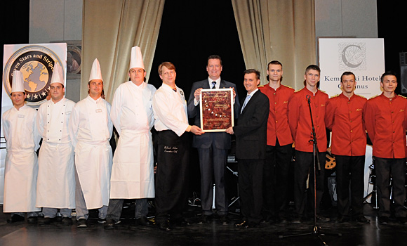 2008 - Award-Hand-Out - Giardino - Restaurant