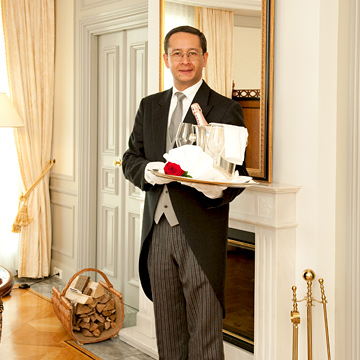 Adlon Butler Service: Ricardo Duerner