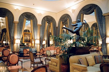 Falstaff Bar and lounge