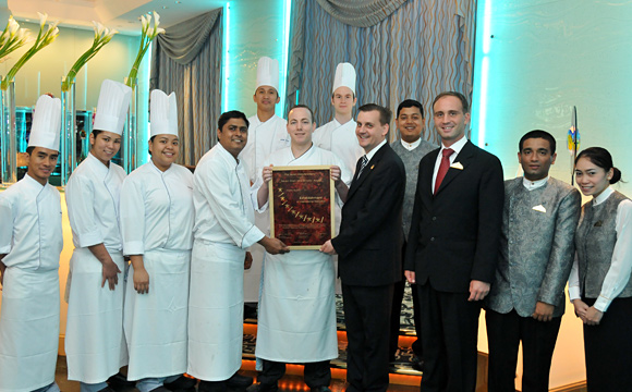 Sayad Restaurant - Seven Stars and Stripes - Award-Hand-Out