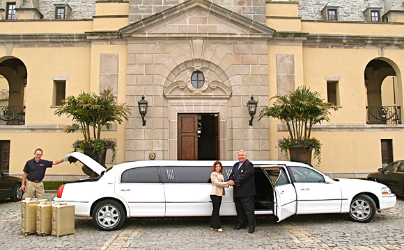 Oheka Castle: Arrival: Nancy Melius & Barry Kay