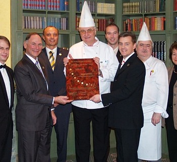 2007 Restaurant Hradcany - Award-Hand-Out
